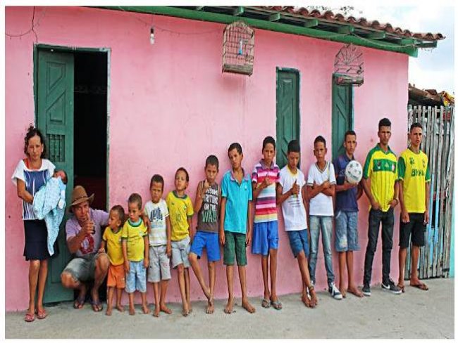 Casal brasileiro com 13 filhos diz que não vai desistir até nascer uma menina