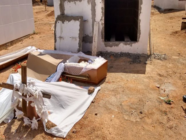 Homem invadiu um cemitério na cidade de Forquilha-CE retirou o cadáver de uma criança de 10 anos e a 