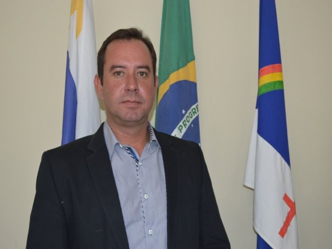 Ex prefeito Gustavo Caribé mostra força e impõe derrota humilhante ao prefeito Licínio Lustosa na câmara municipal