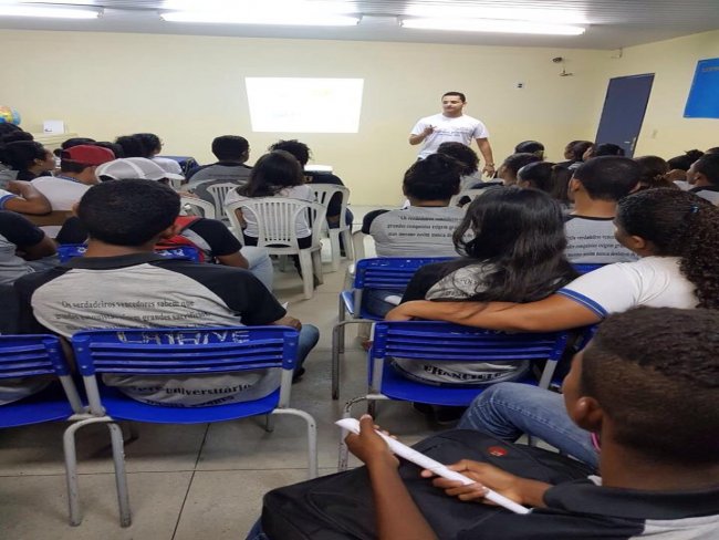 Cesvasf realiza aulão   de Matematica no EREM Jacob Antônio de Oliveira em Orocó-PE