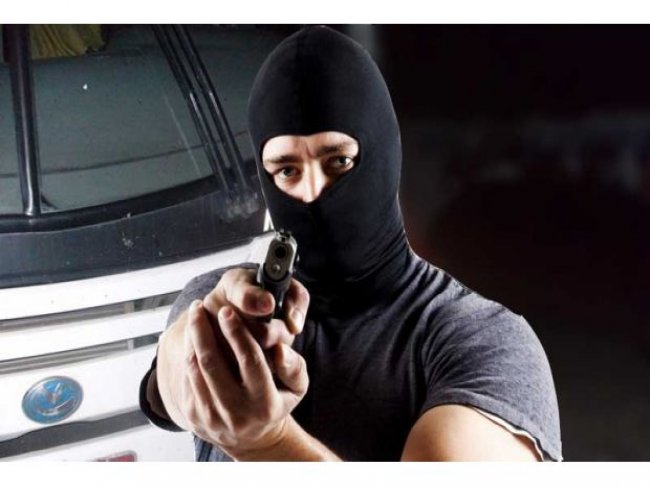 Policial dentro de Van evita assalto em Rodelas-BA  