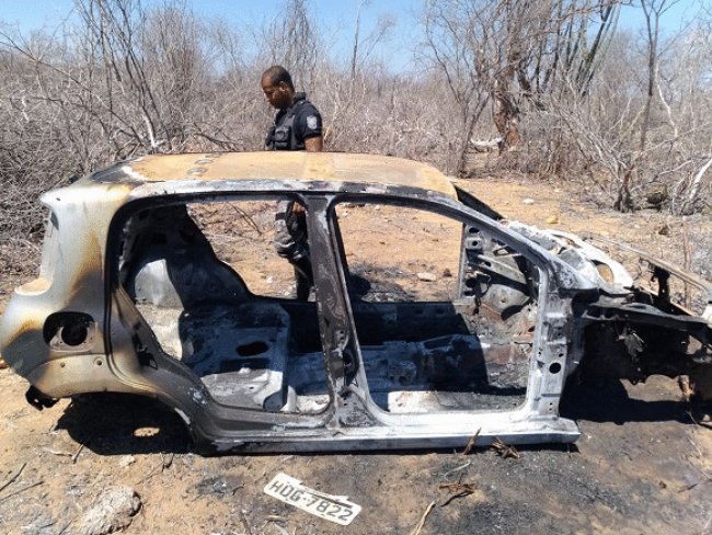 ROCAM da 7ª CIPM encontra veículo incinerado em Santa Maria da Boa Vista