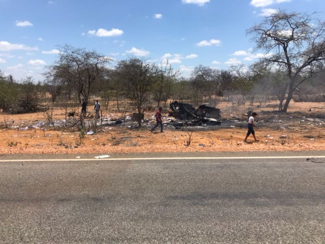 Criminosos explodem carro forte na BA-210 zona rural de Juazeiro