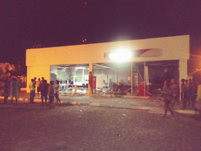 Exclusivo: Bandidos explodem Agência do Banco  Bradesco na cidade de Chorrochó na Bahia  
