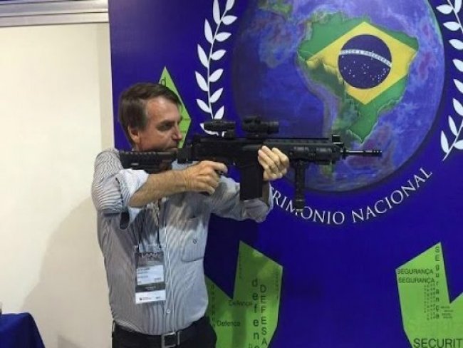 Voltar Debate sobre armas projeta Bolsonaro e racha presidenciáveis