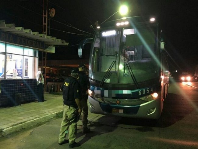 Motorista de ônibus é flagrado dirigindo embriagado na BR-232, em Serra Talhada