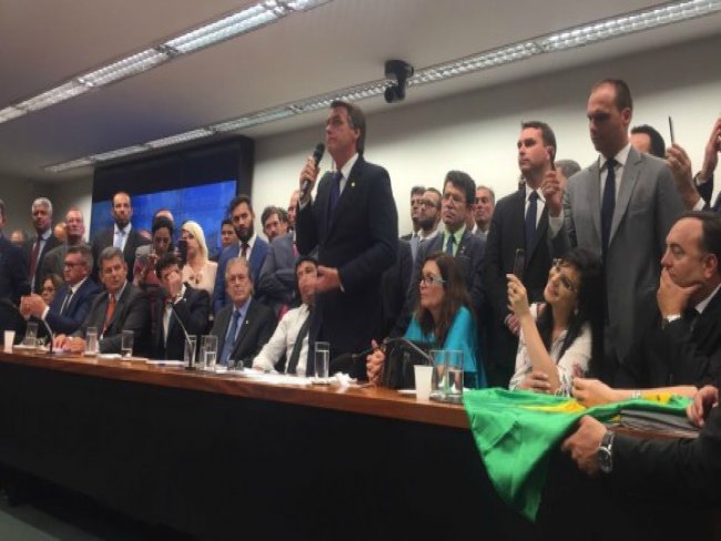 Bancada de Bolsonaro na Câmara já é maior que a de qualquer partido