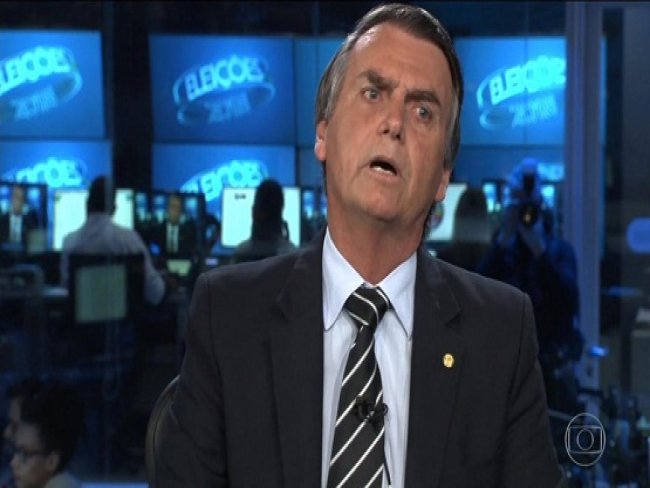 Bolsonaro rebate Renata Vasconcelos e alfineta Globo ao vivo no JN