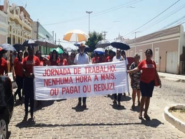 Servidores municipais de Belém do São Francisco cobram do prefeito o pagamento de salários atrasados
