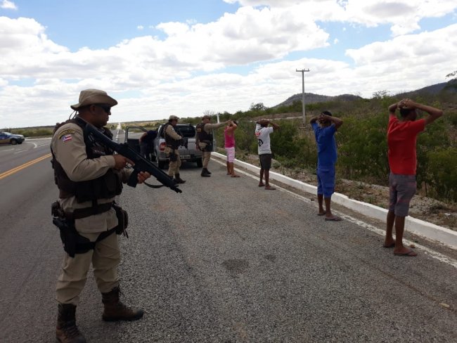 Polícia Militar e Polícia Civil realizam ações ostensivas visando assegurar a segurança pública nos festejos juninos em Macururé e região.