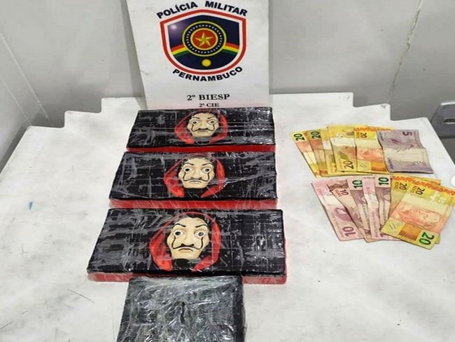 Taxista e passageiro são presos em Petrolina com quase 4kg de cocaína