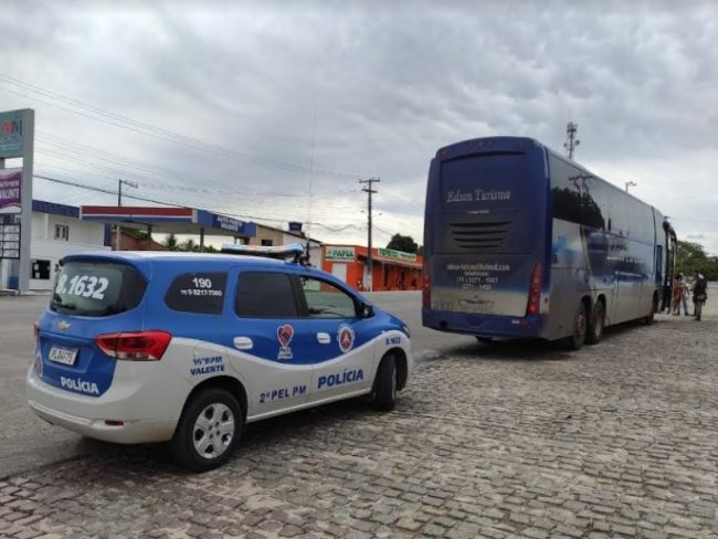 PM apreende ônibus clandestino com 32 passageiros oriundo de SP com destino a Chorrochó-BA