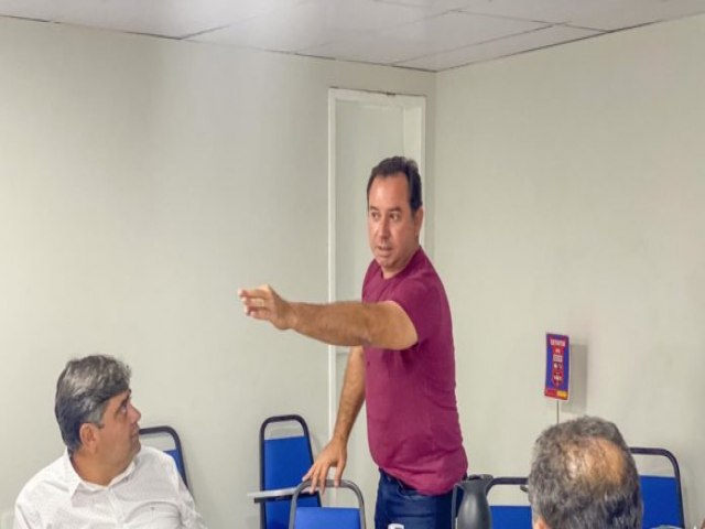 Gustavo Caribé representou Belém do São Francisco na reunião de prefeitos realizada no município de Floresta