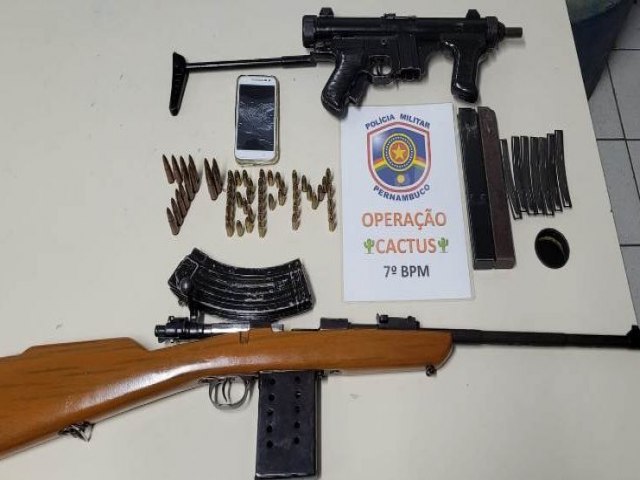 Operação Cactus: Policiais Militares de Ouricuri encontram metralhadora e fuzil em veiculo na PE-604