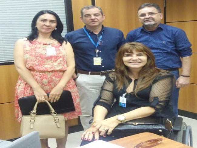Jatob: Prefeita Goreti Varjo reuniu-se em Recife com representantes da CHESF para tratar de implantao de aterro sanitrio