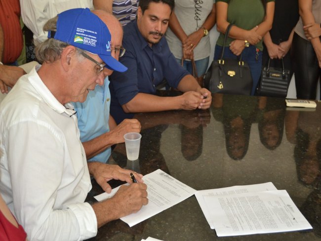 Prefeitura Municipal assina convnio para aquisio de mais um trator agrcola para agricultores de Belm