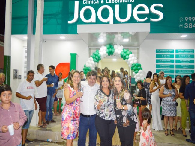 Tacaratu: Com msica ao vivo, beno e coquetel, Nova Clnica e Laboratrio Jaques  inaugurada em grande estilo e impressiona os presentes