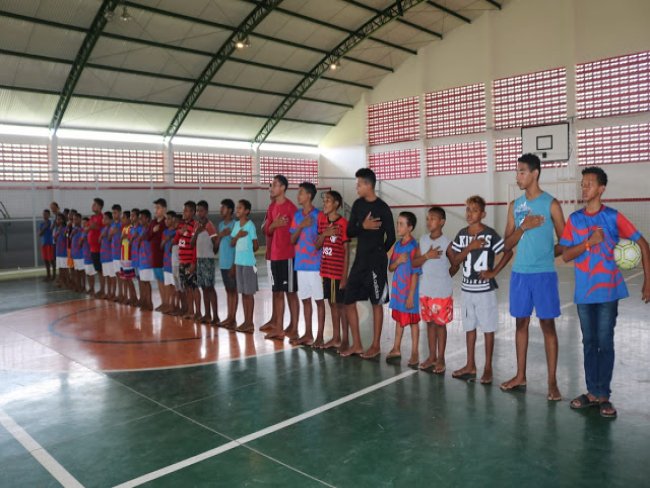 Alunos do Projeto Luz e Vida da Associao PROVIDA, participam de Torneio de Futsal, em Floresta (PE)