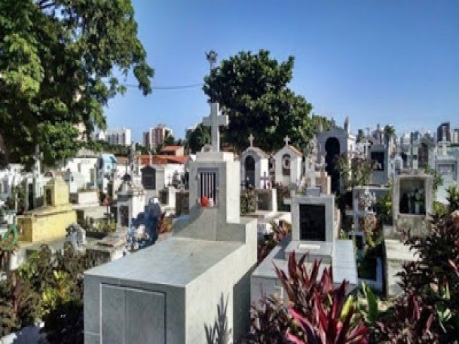 Homem  morto a tiros no Cemitrio de Serra Talhada, no Serto do Paje