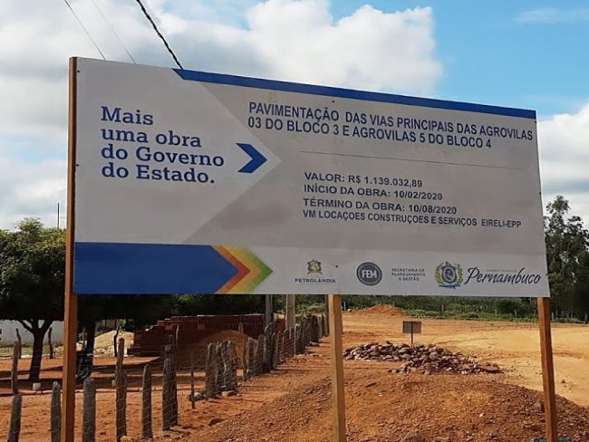 Prefeitura de Petrolndia realiza obra de pavimentao da Agrovila 03, bloco 03 do Limo Bravo