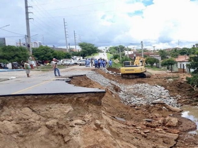 Governo de Pernambuco realiza aes emergenciais para restabelecer infraestrutura no Serto do Paje