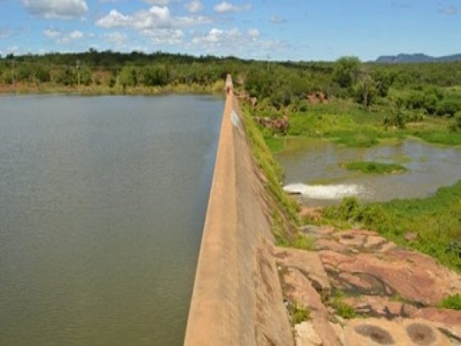 Faltando dois metros para Barragem de Terra Nova-PE transbordar, Defesa Civil alerta que pode evacuar reas prximas