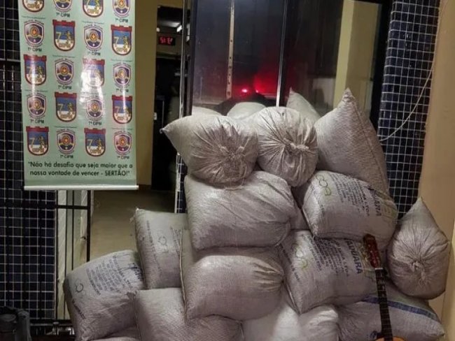Homens so presos com 28 sacos de maconha em Santa Maria da Boa Vista, PE