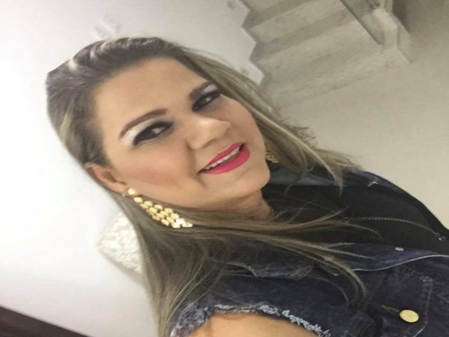 Aniversariante do Dia em Chorroch-BA a Pr-candidata a prefeita Adriana Arajo
