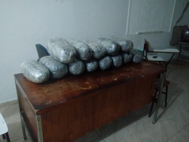 Homem  preso transportando 21 kg de maconha em caminho na BR-235 em Jeremoabo- BA