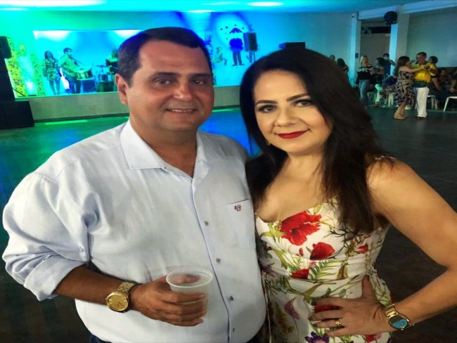 O casal Favinho Ferraz e Carla Ferraz comemoram as Bodas de Hematita