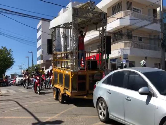 Carreata cobra reabertura das academias em Serra Talhada