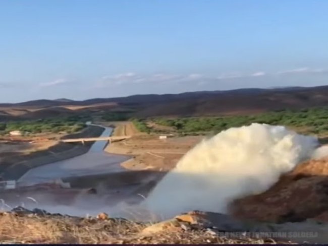 (Vdeo) Obra de transposio do rio So Francisco vaza e governo evacua 2.000 pessoas no Cear