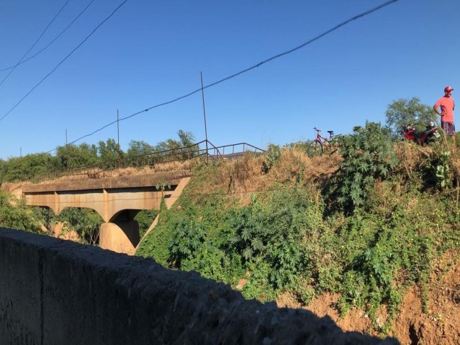 Mulher pula de ponte em Serra Talhada e  socorrida com vida pelo Corpo de Bombeiros