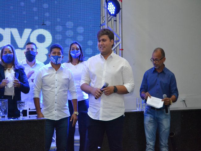 Oficializada pr-candidatura de Gustavo Novaes prefeito e Murilo Almeida vice em Floresta, PE