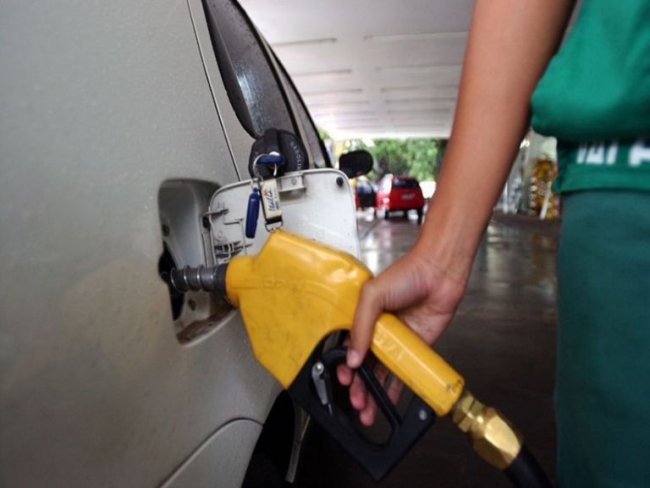 Petrobras eleva preo do diesel em 3% e o da gasolina em 5% a partir de hoje (30)