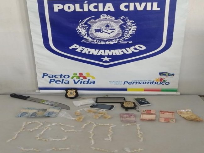 Polcia Civil prende mulher com 600 pedras de crack em Serra Talhada