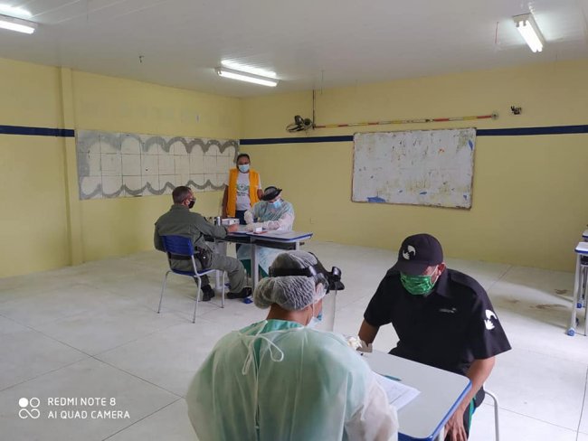 Equipe da vigilncia sanitria de Itacuruba realiza ao de preveno ao Coronavrus na escola da rede estadual