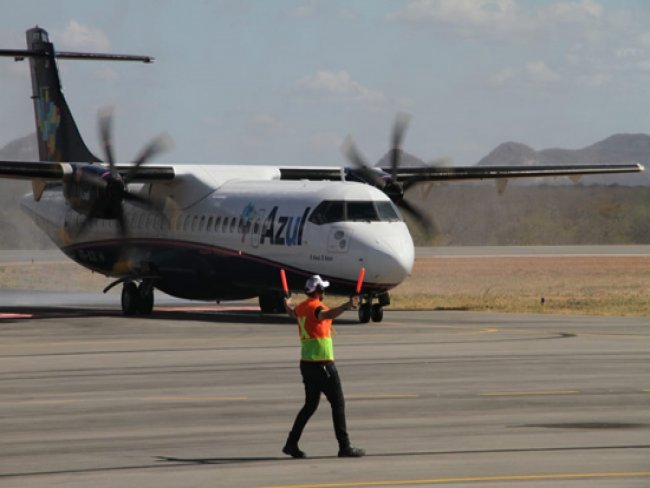 Governo de Pernambuco e Azul voltam a discutir voos comerciais para Serra Talhada