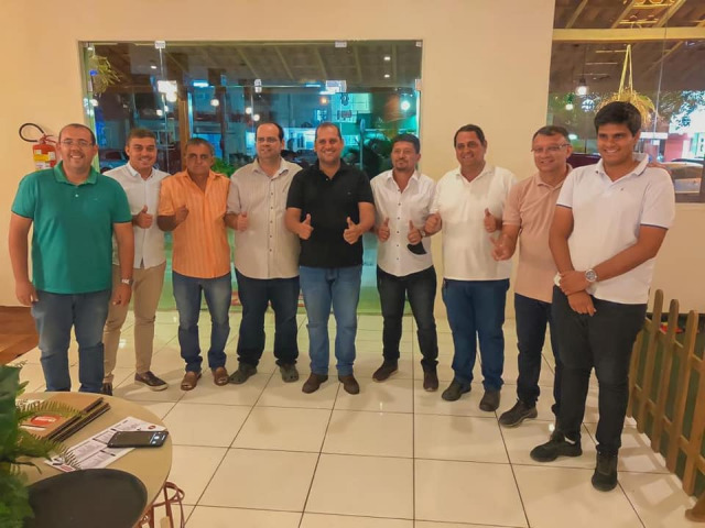 Em Floresta PE o Deputado Fabrizio Ferraz trabalha para eleger Kiel do Pipa presidente da Cmara Municipal de Floresta para o binio 2021-2022.