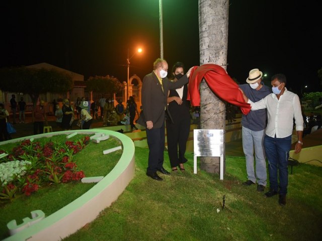Prefeito Licinio Lustosa  inaugura o Relgio de Flores de Belm do So Francisco localizado na Praa Acioly Roriz  