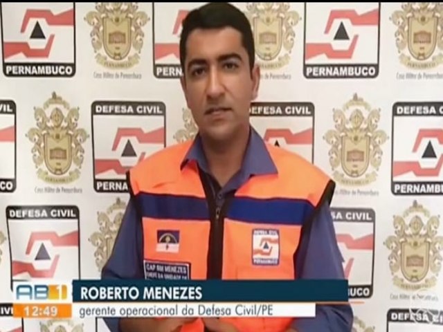 O Capito Corpo de Bombeiros Militar de Pernambuco  Florestano Roberto Menezes concede entrevista  ABTV (Rede Globo - Caruaru e regio) 