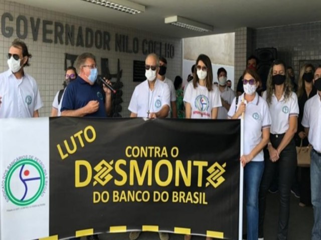 Banco do Brasil fecha uma agncia em Petrolina e funcionrios protestam