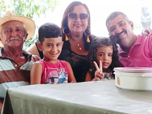 Vereadora Rivania Freire celebra com a familia  os 70 Anos de seu pai Toinho