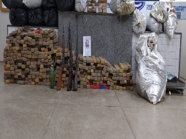 Floresta: priso de indeviduo e repreenso de mas de 657kg de maconha, 8, 115kg de crack, e armas de fogo