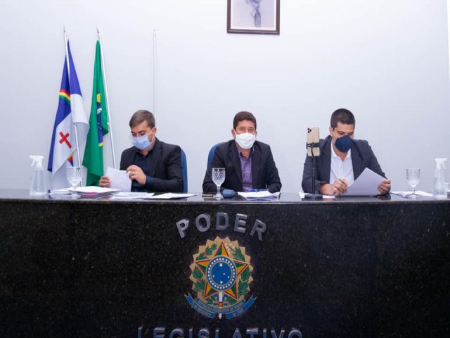 A Cmara Municipal de Floresta realizou, na tarde desta quarta-feira, 24, a 11 Sesso Ordinria. 