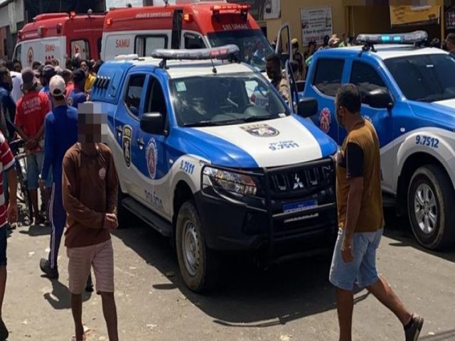 Homem atira no outro e depois comete suicdio no boxe do Mercado do Produtor de Juazeiro, no norte da Bahia