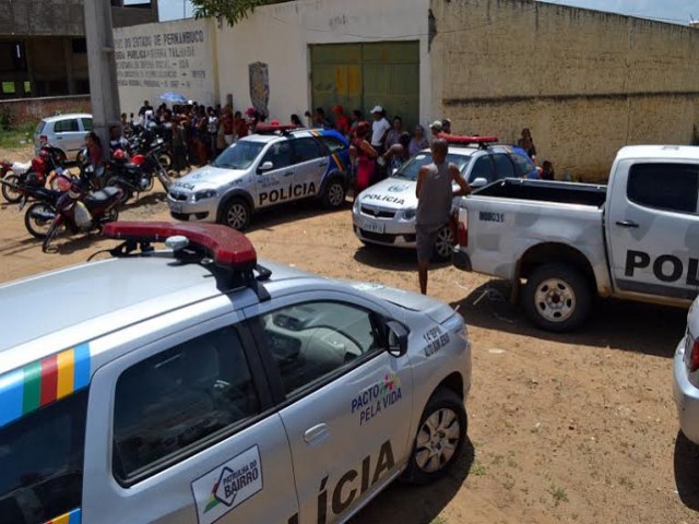 Caminhonete foi usada durante fuga de presos em Serra Talhada e moradores vivem noite de medo