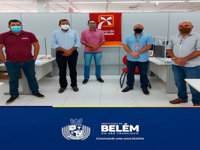 Crditos e oportunidades para os agricultores de Belm do So Francisco foram temas de reunio realizada entre o Secretrio de Agricultura, Dr. Batista,