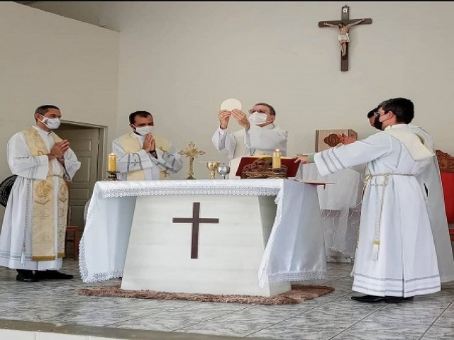 Padre Edilson Jos participa de primeira Missa no Seminrio Diocesano de Salgueiro aps vencer a Covid-19