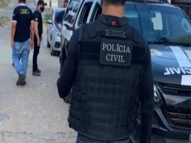 Equipe de policiais civis da Delegacia Regional de Estncia  prende dois adultos e apreende um adolescente por trfico
